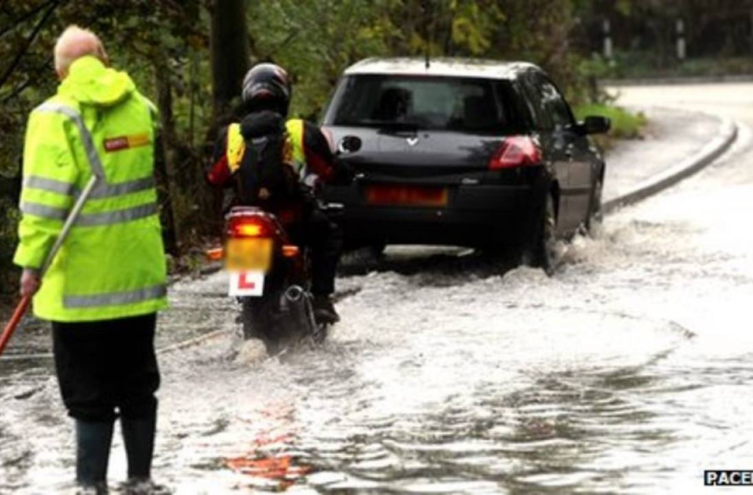 Tips for driving on wet roads in Autumn